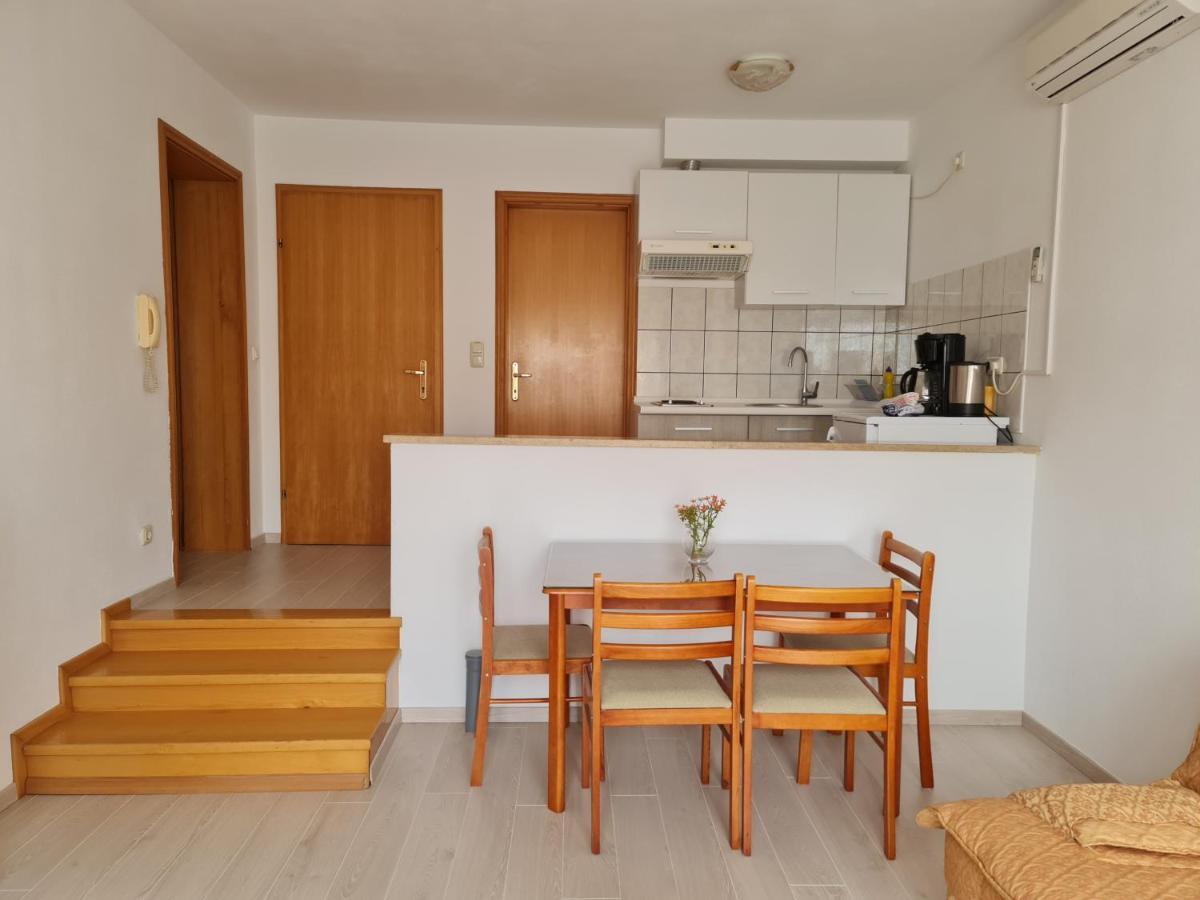 Apartment Mira Pula Buitenkant foto