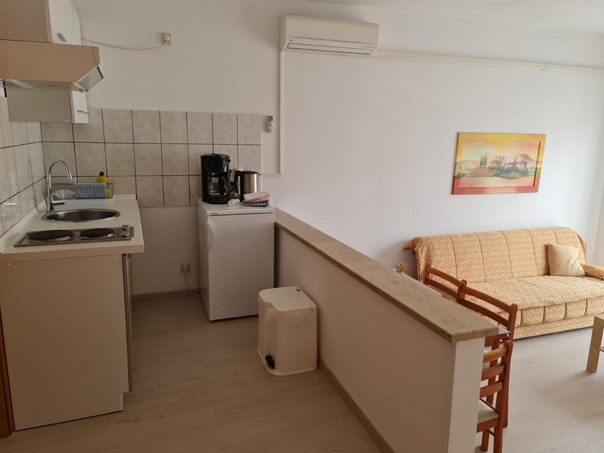 Apartment Mira Pula Buitenkant foto