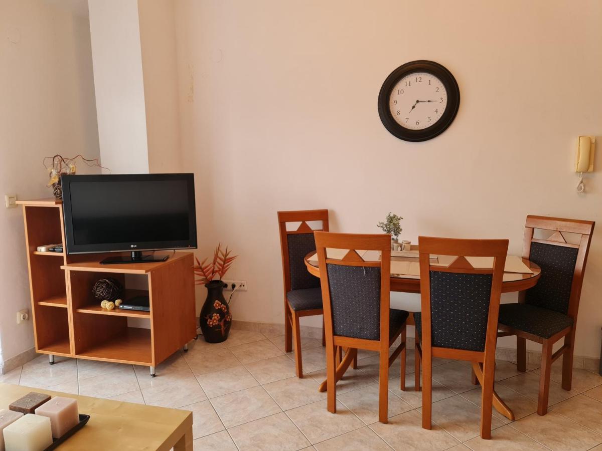 Apartment Mira Pula Buitenkant foto