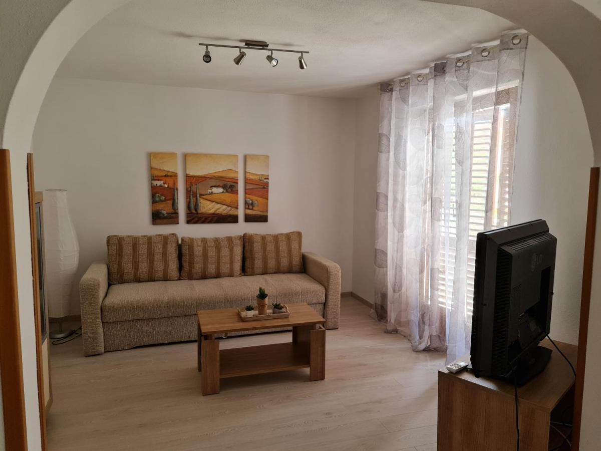 Apartment Mira Pula Buitenkant foto