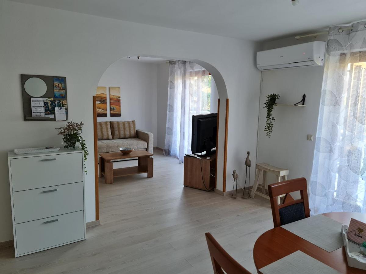 Apartment Mira Pula Buitenkant foto