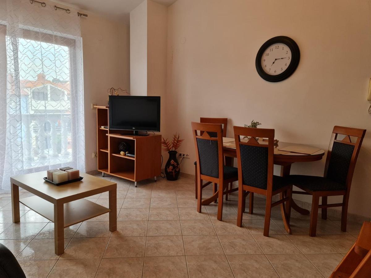 Apartment Mira Pula Buitenkant foto