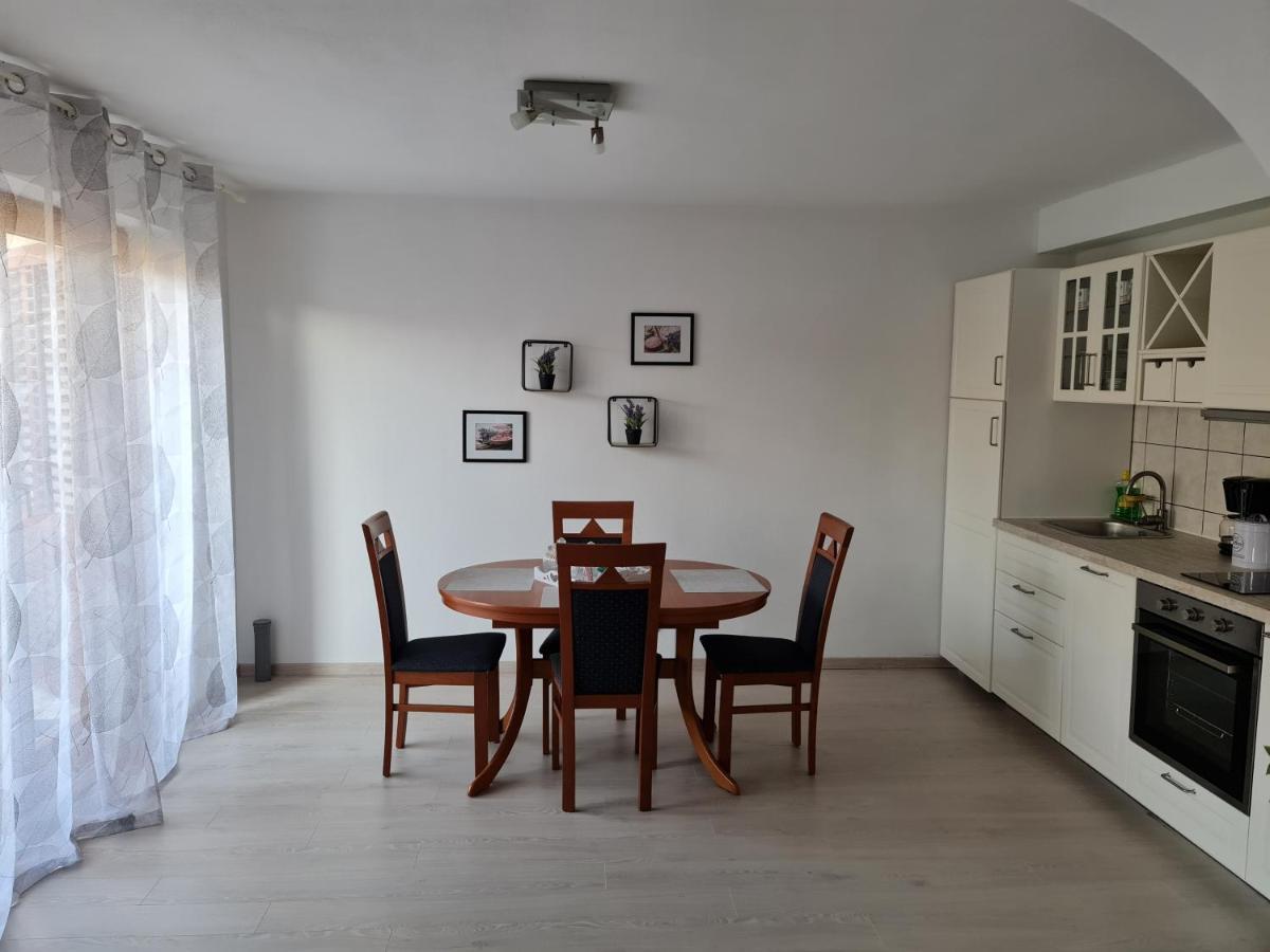 Apartment Mira Pula Buitenkant foto