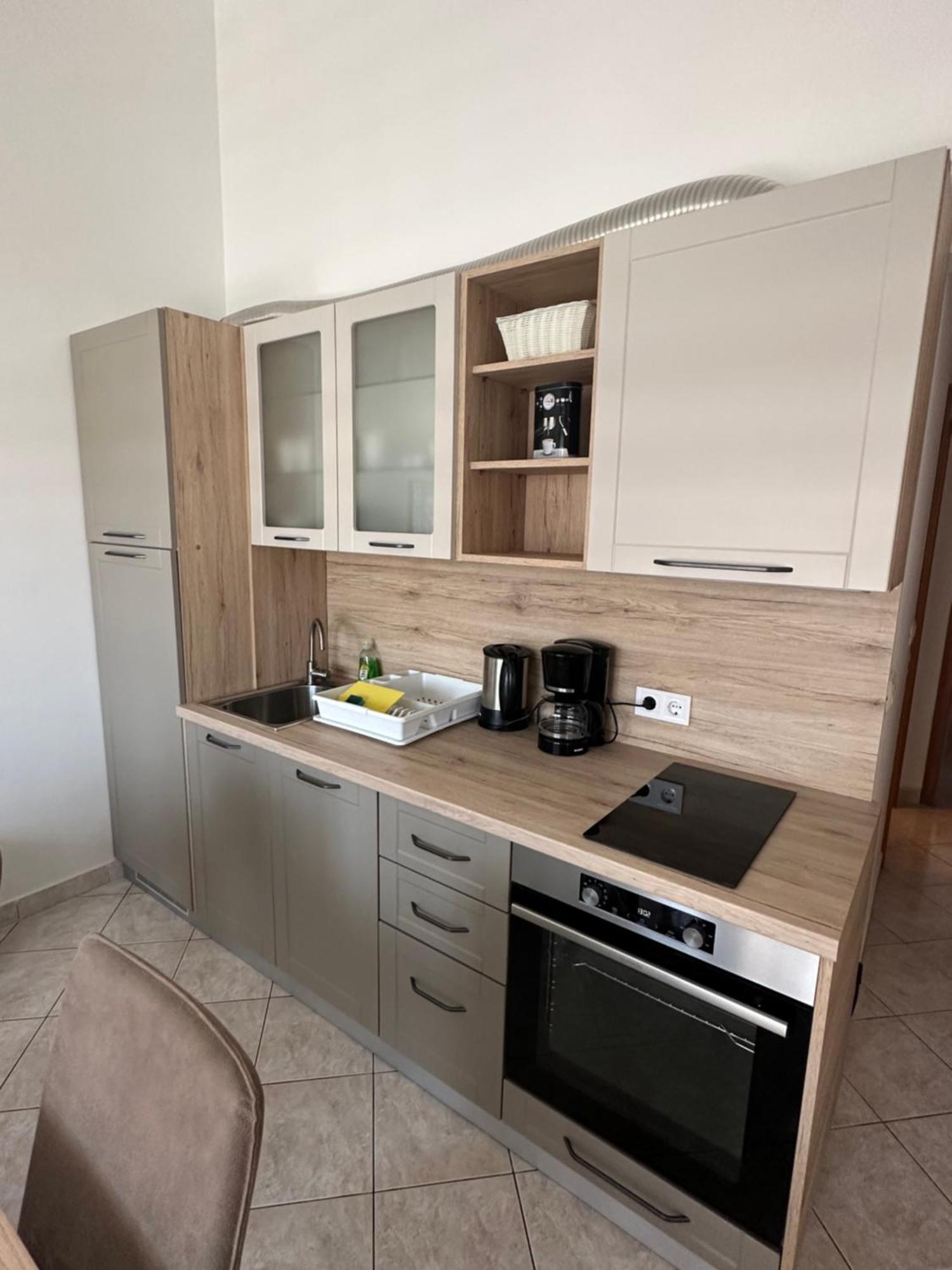 Apartment Mira Pula Buitenkant foto
