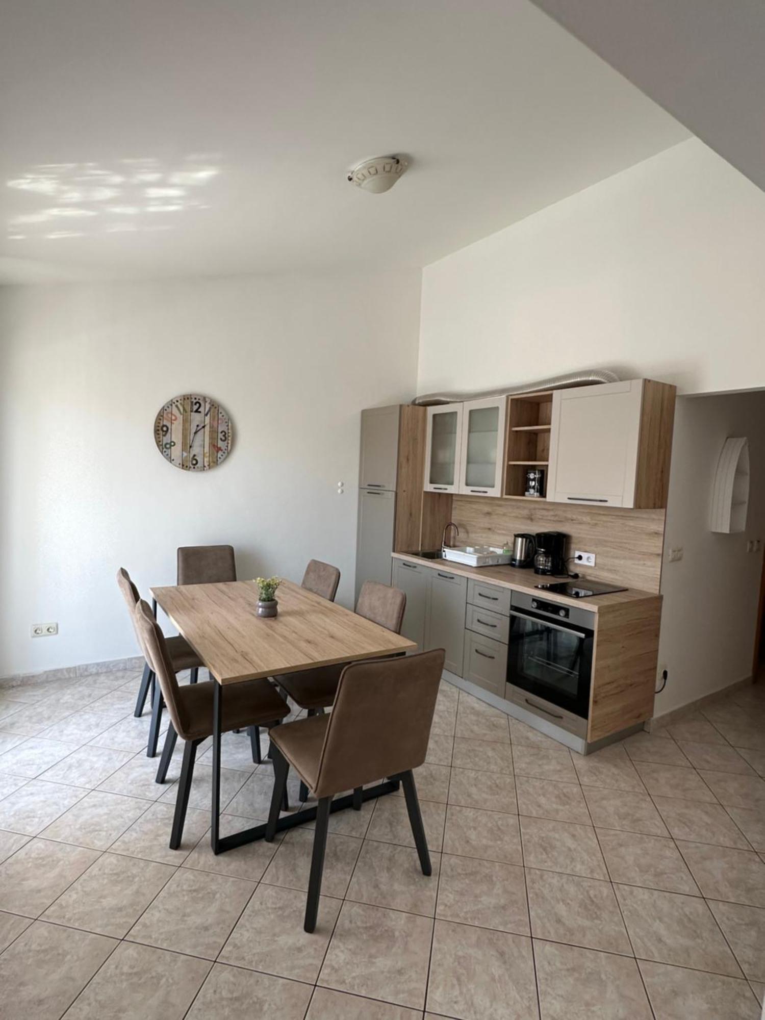 Apartment Mira Pula Buitenkant foto