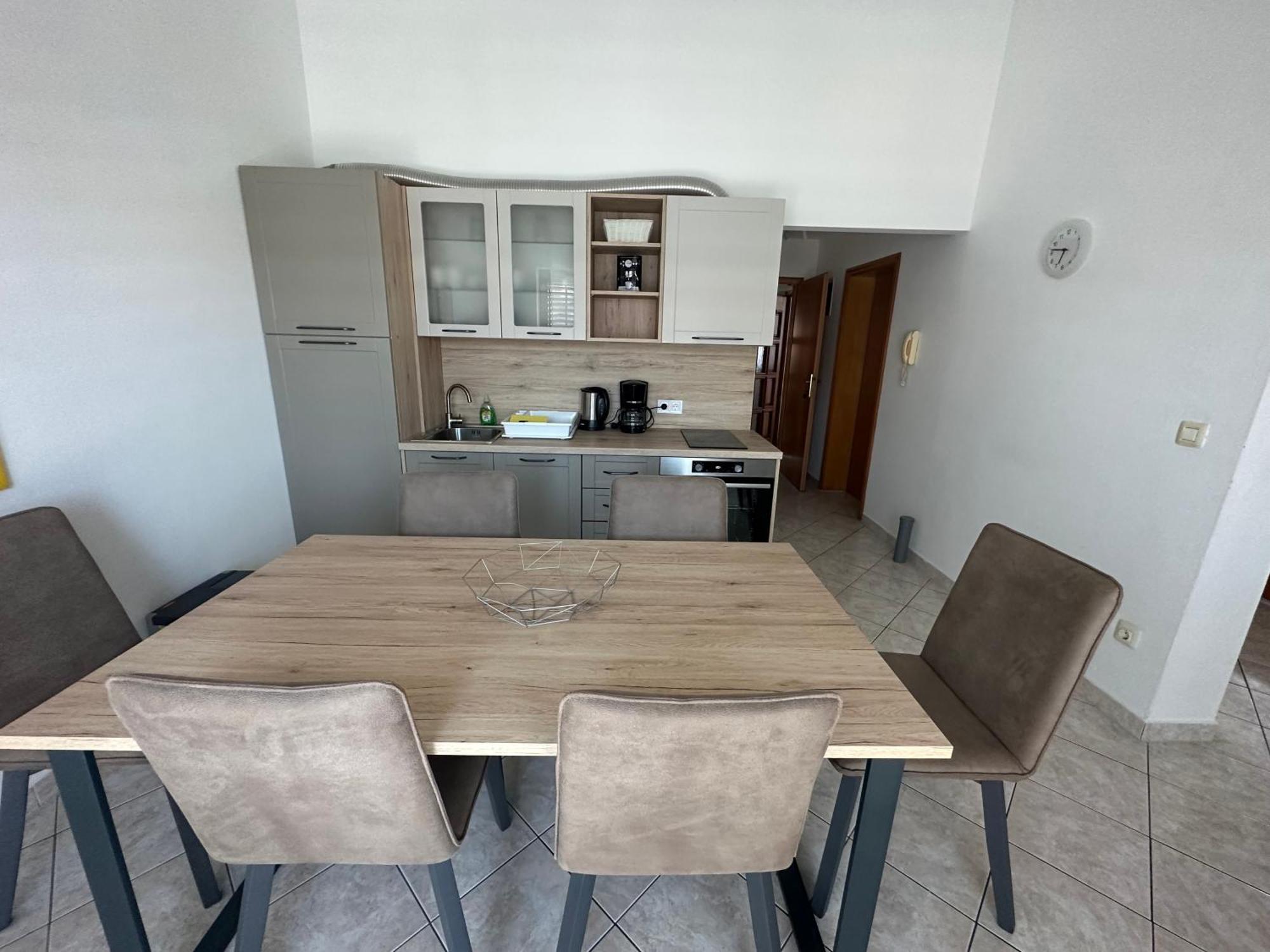 Apartment Mira Pula Buitenkant foto