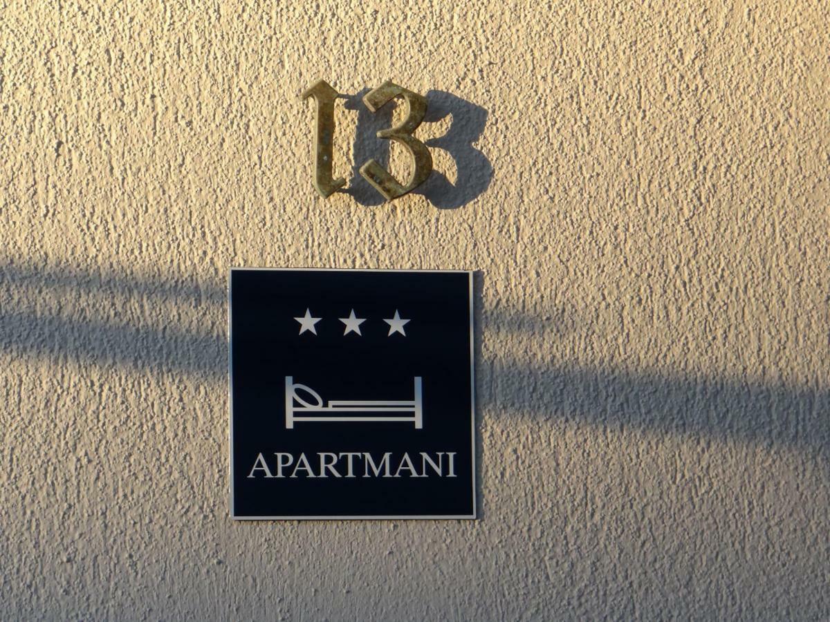 Apartment Mira Pula Buitenkant foto