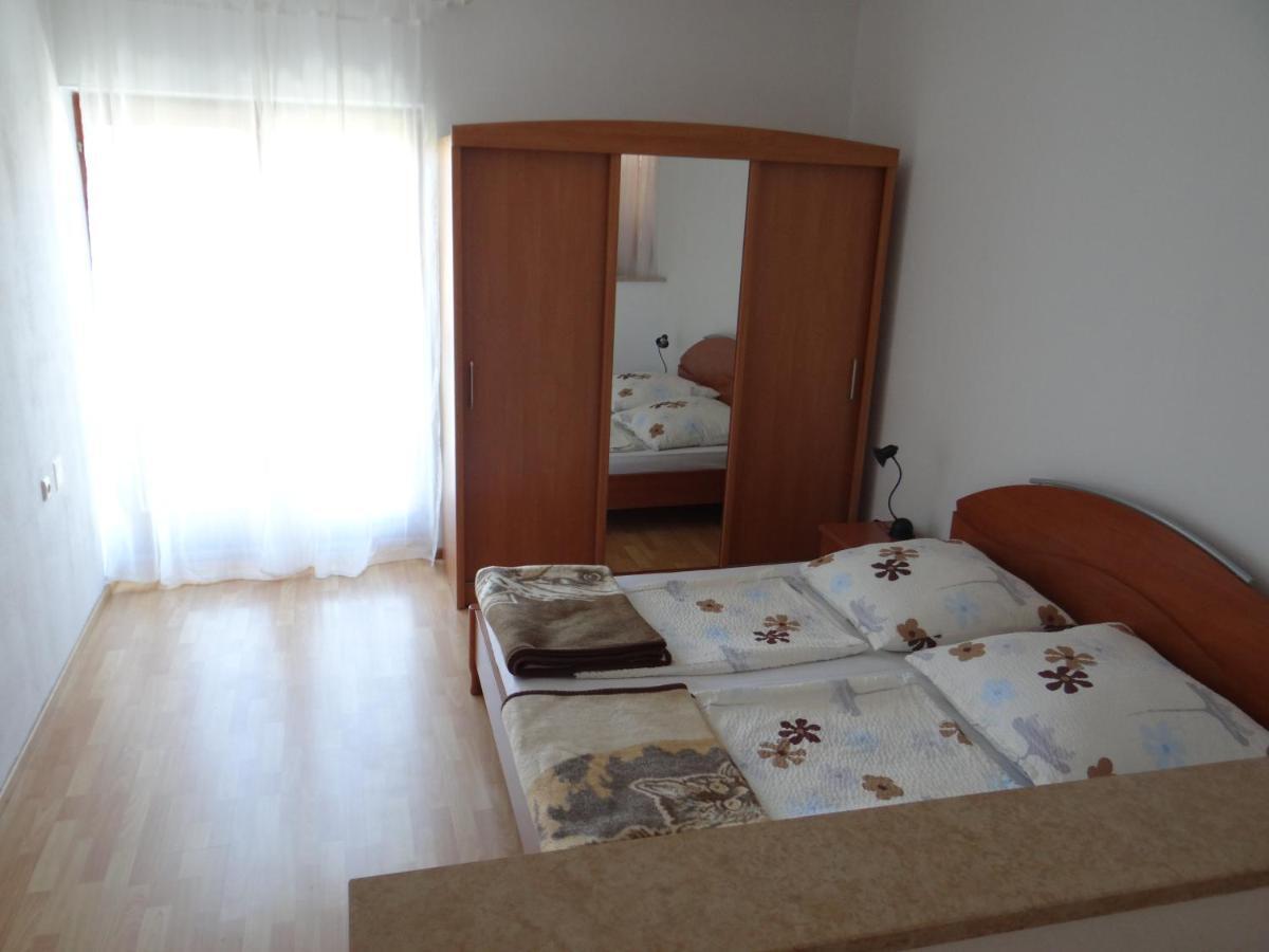 Apartment Mira Pula Buitenkant foto